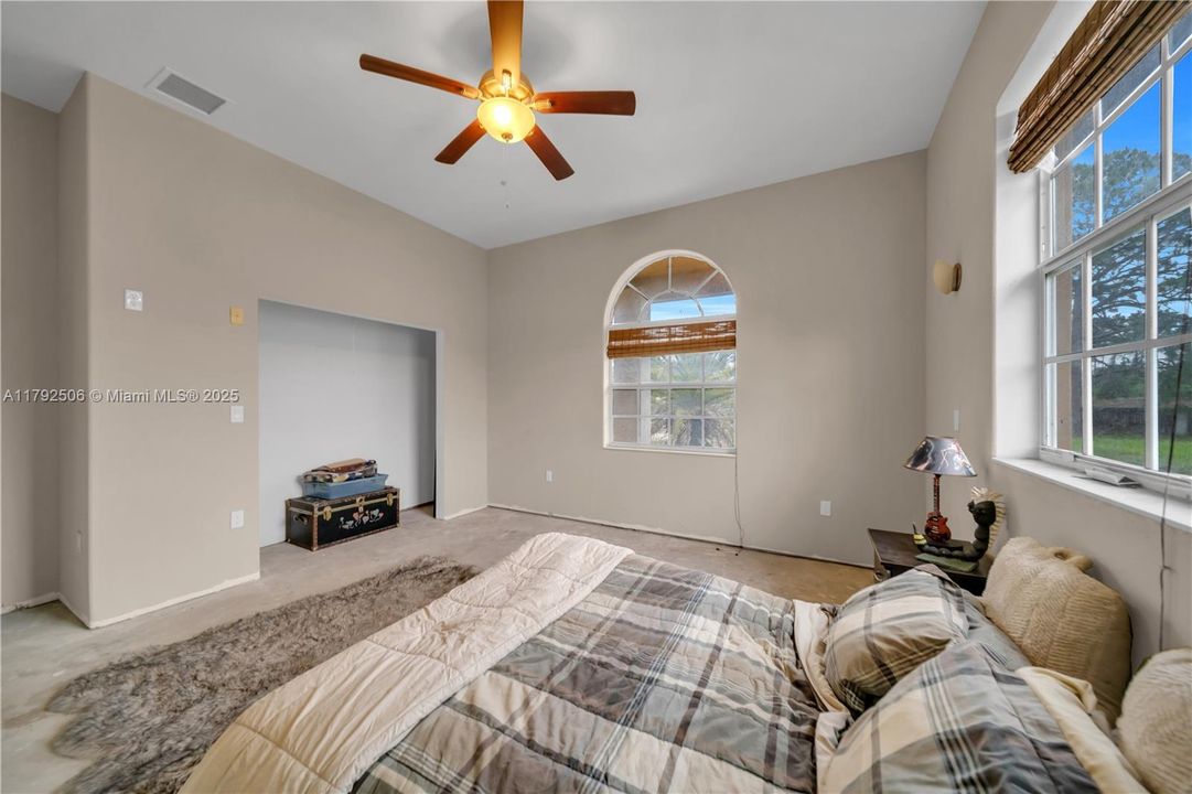 For Sale: $599,999 (5 beds, 3 baths, 4680 Square Feet)