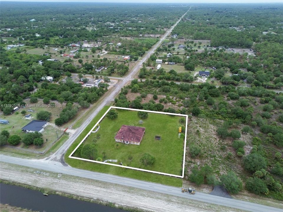 For Sale: $599,999 (5 beds, 3 baths, 4680 Square Feet)