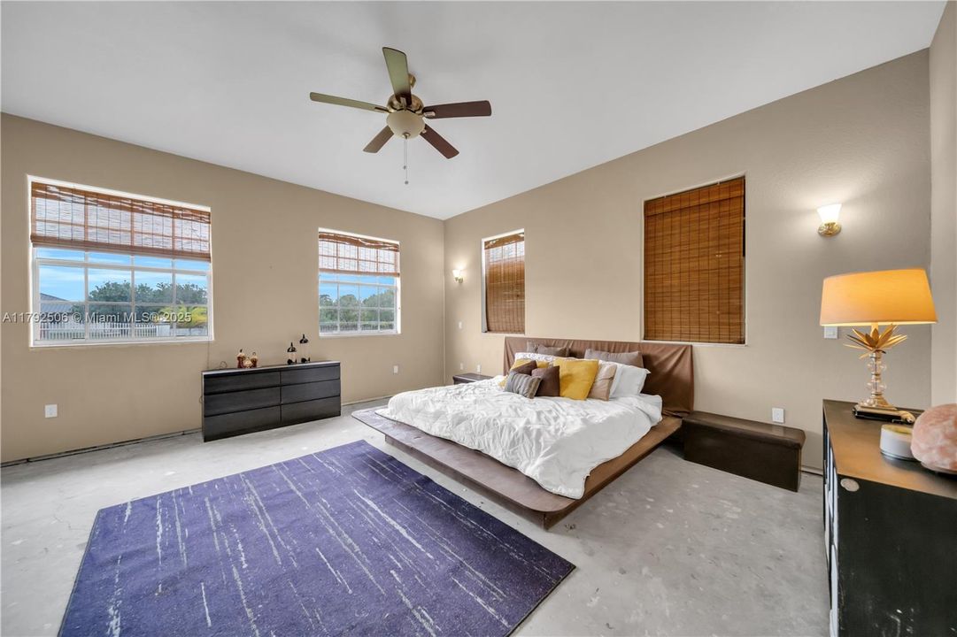 For Sale: $599,999 (5 beds, 3 baths, 4680 Square Feet)