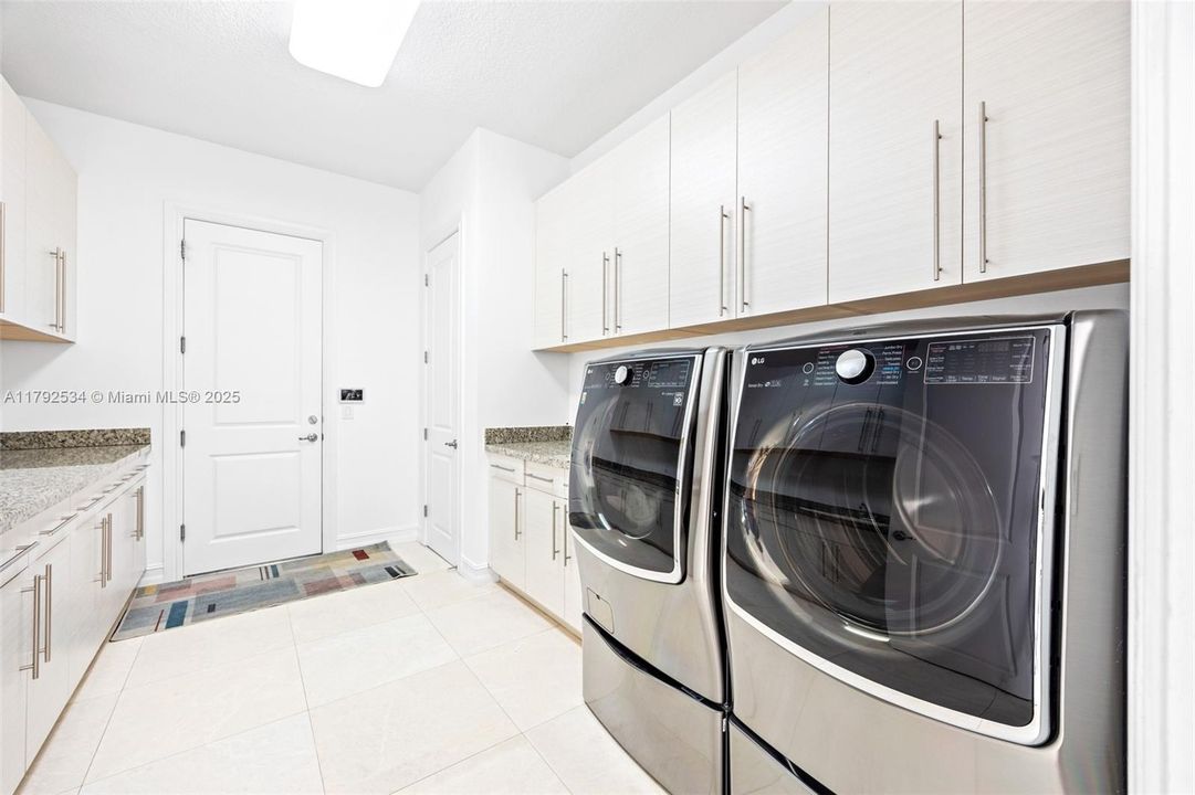For Sale: $2,650,000 (4 beds, 4 baths, 4979 Square Feet)