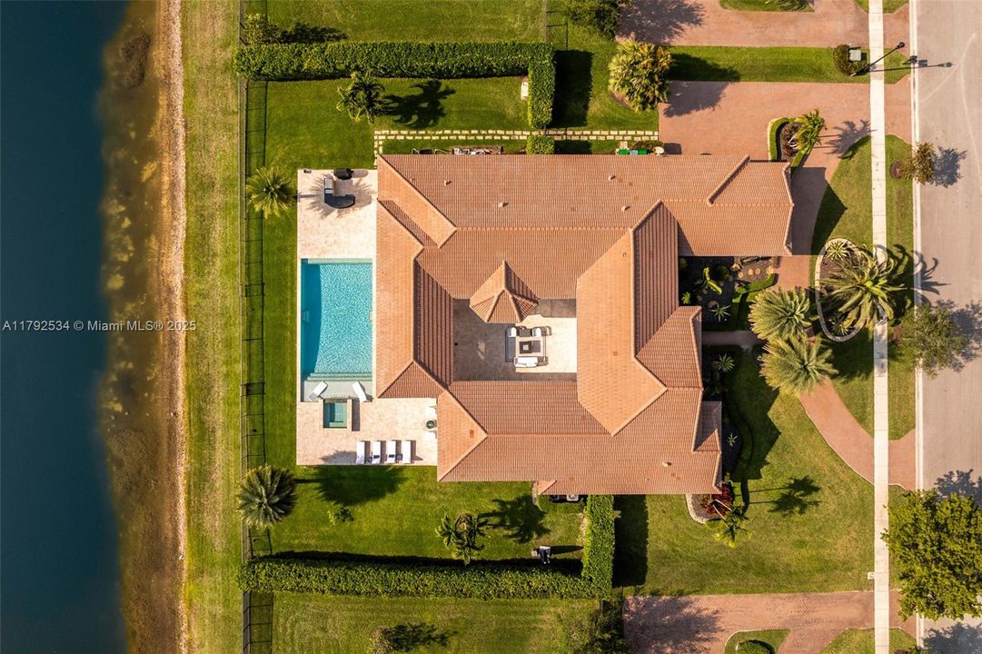 For Sale: $2,650,000 (4 beds, 4 baths, 4979 Square Feet)