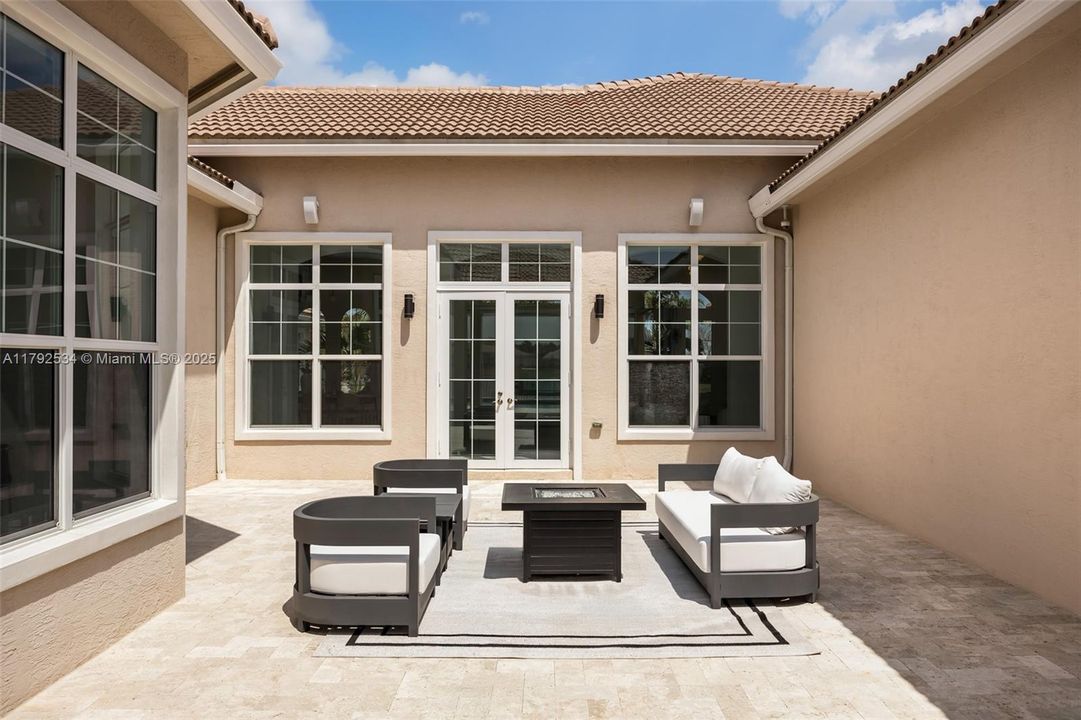 For Sale: $2,650,000 (4 beds, 4 baths, 4979 Square Feet)