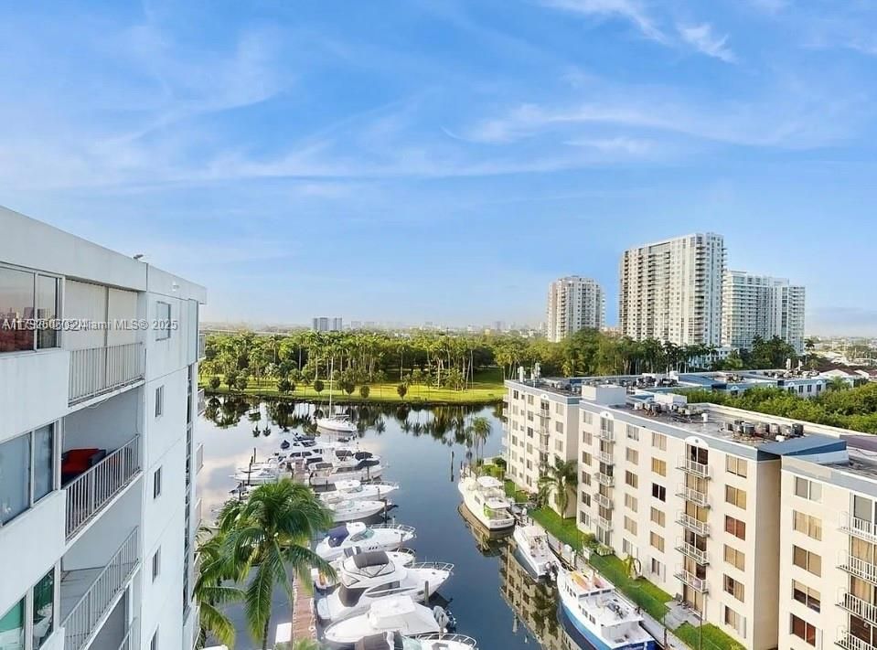 Recently Sold: $275,900 (1 beds, 1 baths, 706 Square Feet)