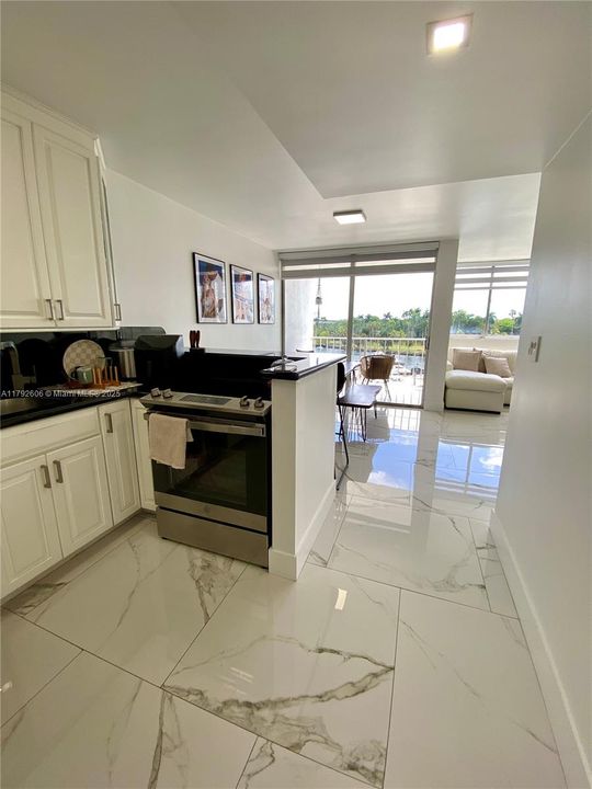 Recently Sold: $275,900 (1 beds, 1 baths, 706 Square Feet)