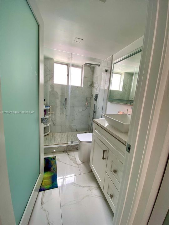 Recently Sold: $275,900 (1 beds, 1 baths, 706 Square Feet)