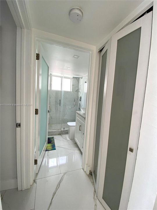 Recently Sold: $275,900 (1 beds, 1 baths, 706 Square Feet)