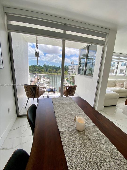 Recently Sold: $275,900 (1 beds, 1 baths, 706 Square Feet)