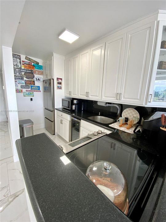 Recently Sold: $275,900 (1 beds, 1 baths, 706 Square Feet)