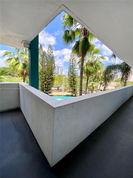 Recently Sold: $275,900 (1 beds, 1 baths, 706 Square Feet)