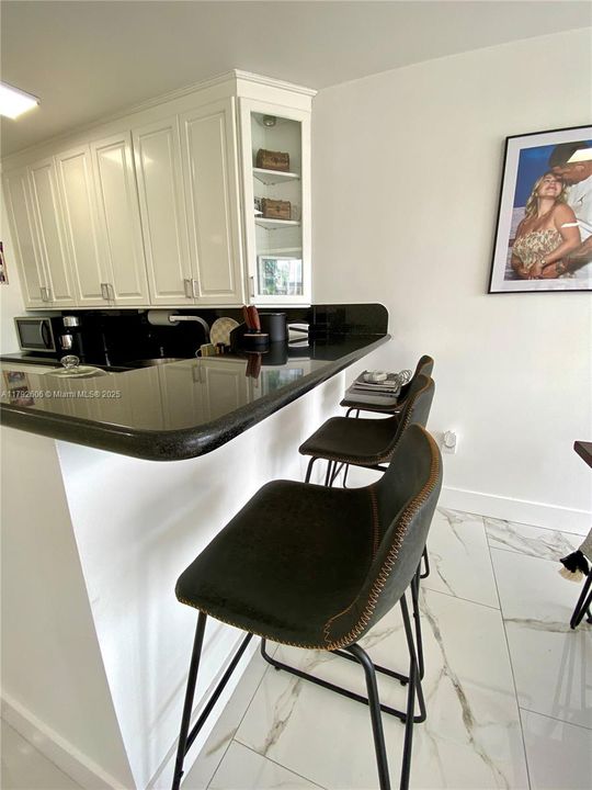 Recently Sold: $275,900 (1 beds, 1 baths, 706 Square Feet)