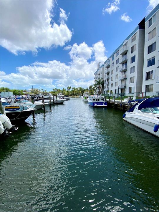 Recently Sold: $275,900 (1 beds, 1 baths, 706 Square Feet)