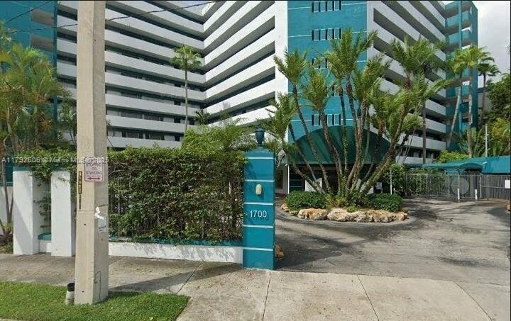 Recently Sold: $275,900 (1 beds, 1 baths, 706 Square Feet)