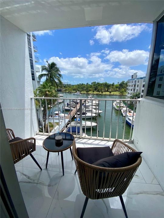 Recently Sold: $275,900 (1 beds, 1 baths, 706 Square Feet)