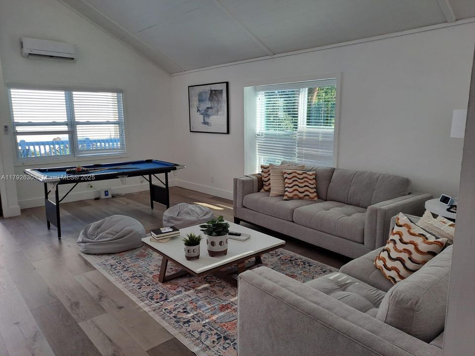 待售: $900,000 (3 贝兹, 2 浴室, 1667 平方英尺)