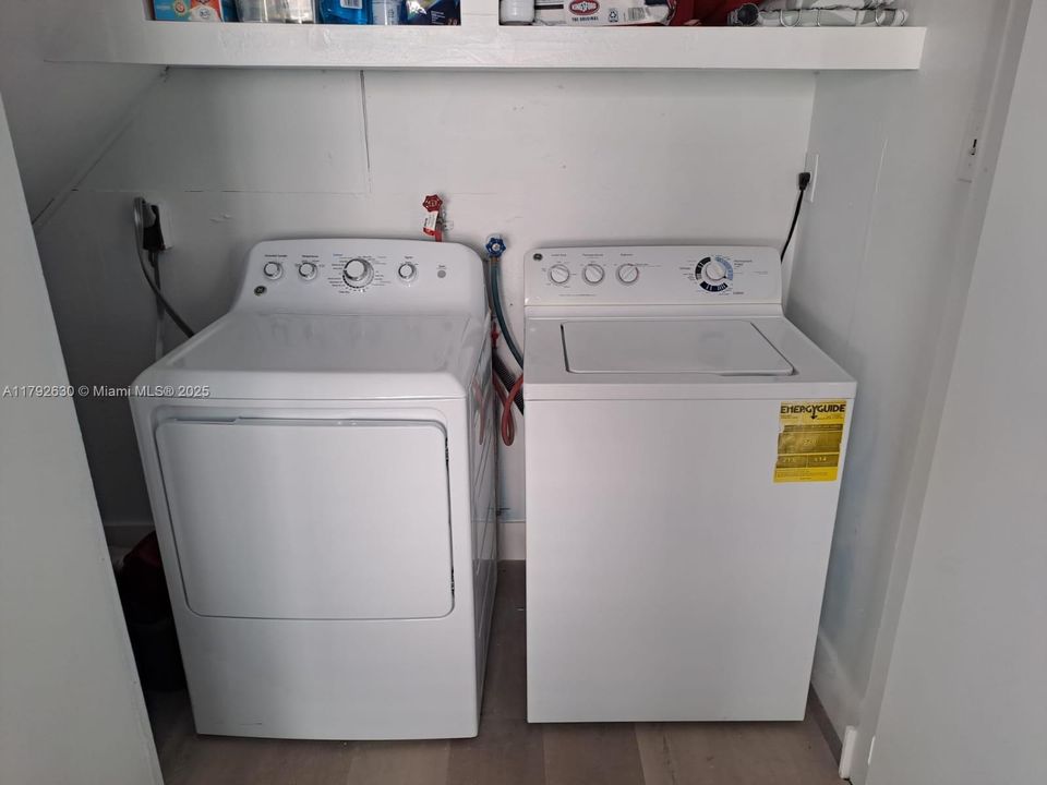 待售: $900,000 (3 贝兹, 2 浴室, 1667 平方英尺)