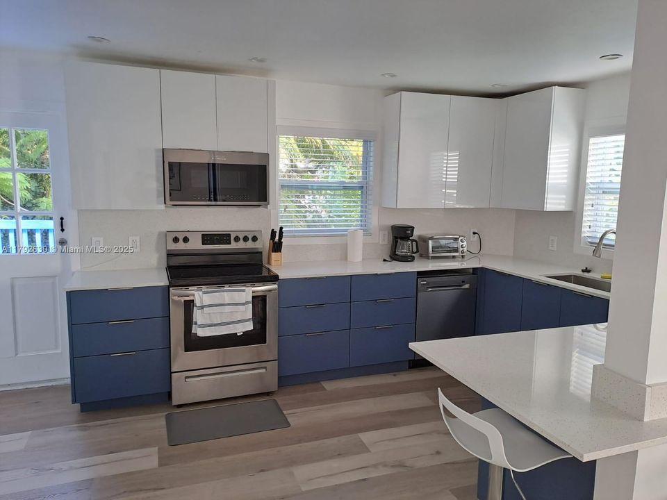 待售: $900,000 (3 贝兹, 2 浴室, 1667 平方英尺)