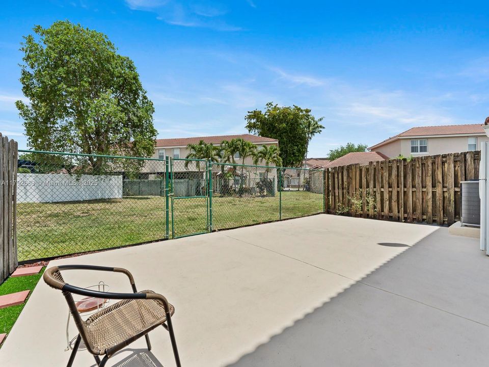 Недавно продано: $350,000 (3 спален, 2 ванн, 1679 Квадратных фут)