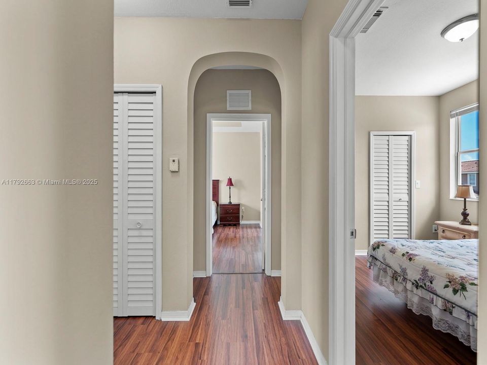 Недавно продано: $350,000 (3 спален, 2 ванн, 1679 Квадратных фут)