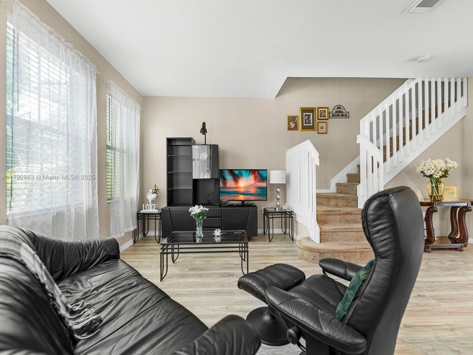 Недавно продано: $350,000 (3 спален, 2 ванн, 1679 Квадратных фут)