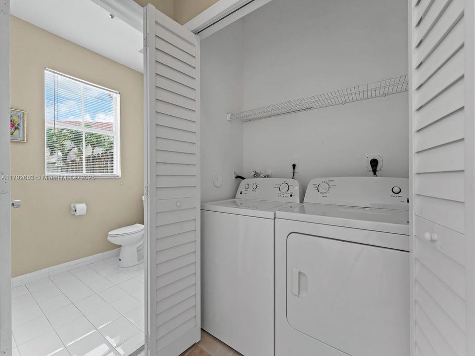 Недавно продано: $350,000 (3 спален, 2 ванн, 1679 Квадратных фут)