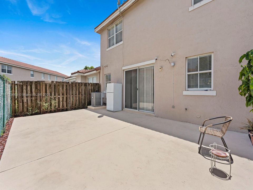 Недавно продано: $350,000 (3 спален, 2 ванн, 1679 Квадратных фут)