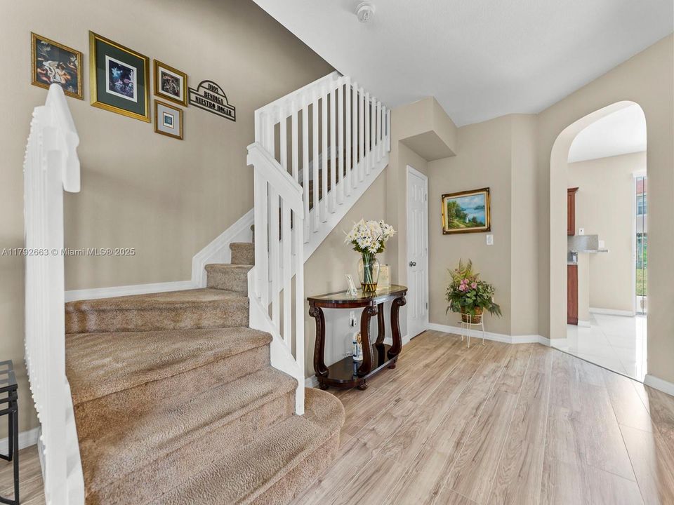 Недавно продано: $350,000 (3 спален, 2 ванн, 1679 Квадратных фут)