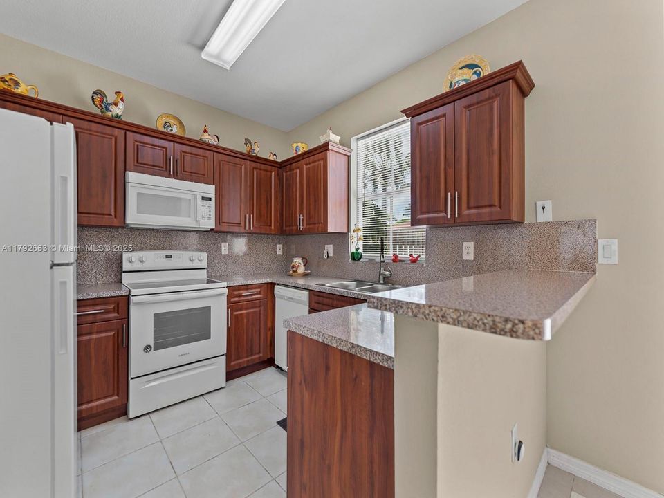 Недавно продано: $350,000 (3 спален, 2 ванн, 1679 Квадратных фут)