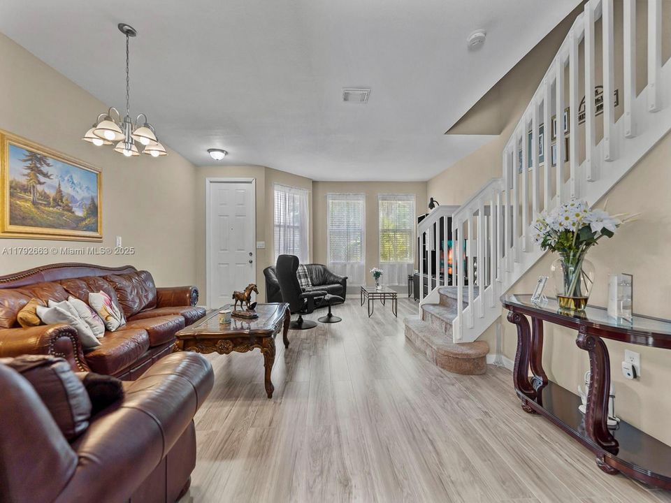 Недавно продано: $350,000 (3 спален, 2 ванн, 1679 Квадратных фут)