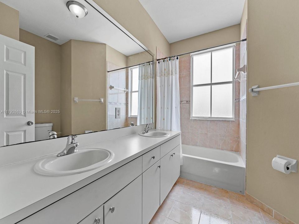 Недавно продано: $350,000 (3 спален, 2 ванн, 1679 Квадратных фут)