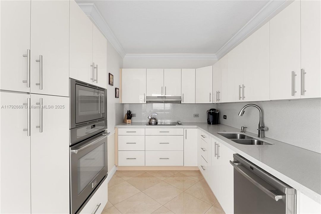 En Venta: $1,825,000 (3 camas, 2 baños, 2260 Pies cuadrados)