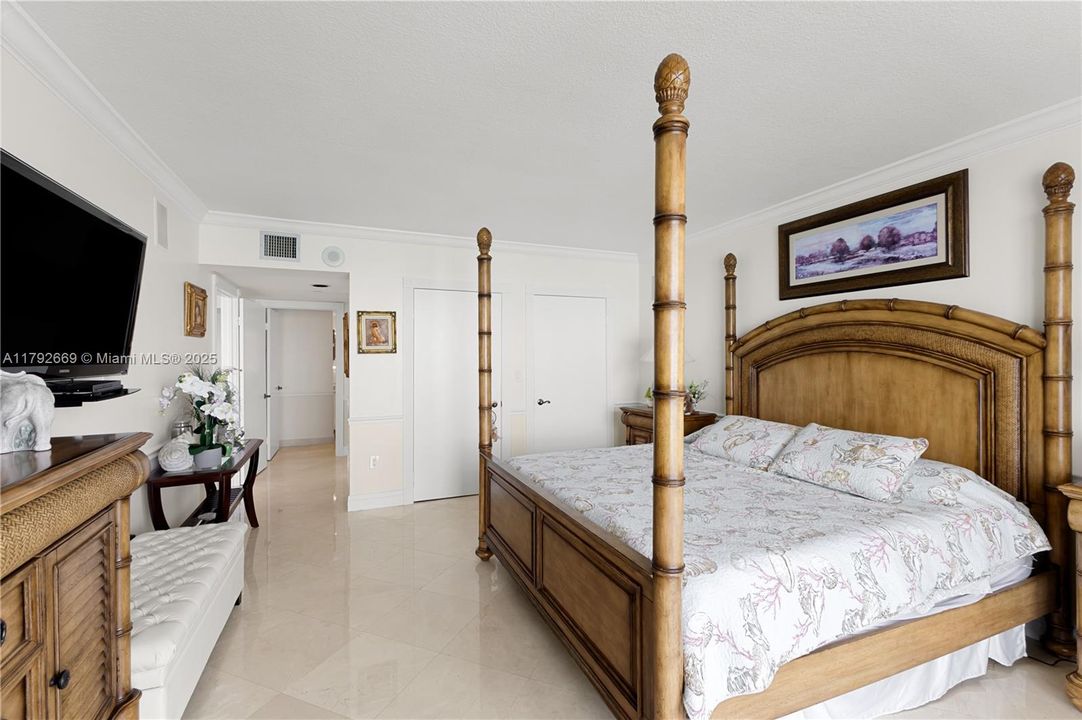 En Venta: $1,825,000 (3 camas, 2 baños, 2260 Pies cuadrados)