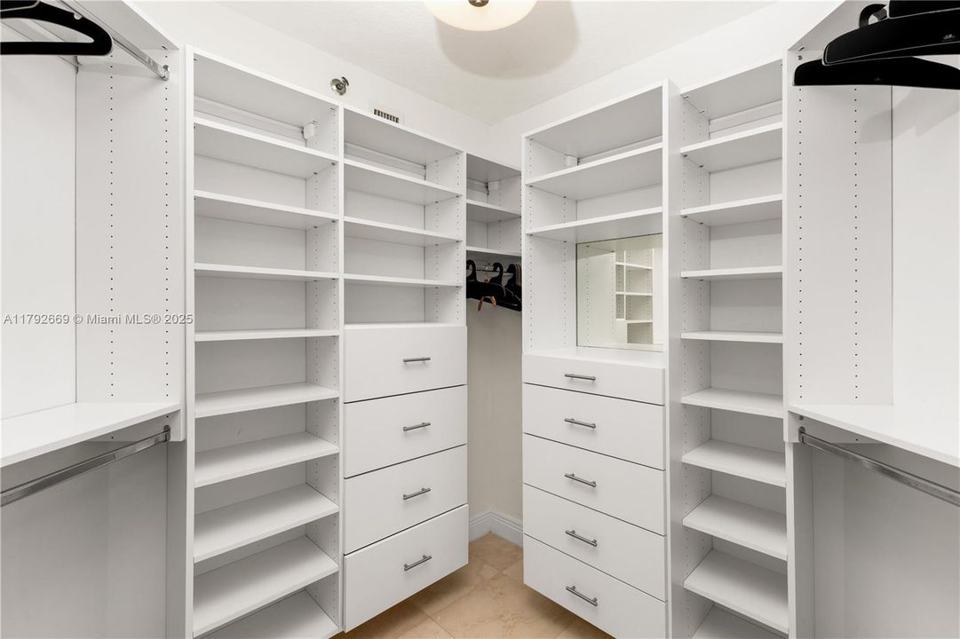 En Venta: $1,825,000 (3 camas, 2 baños, 2260 Pies cuadrados)