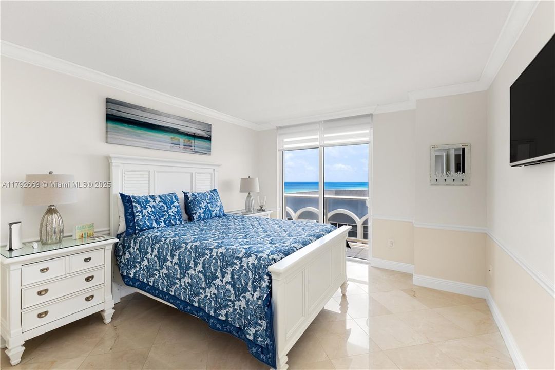 En Venta: $1,825,000 (3 camas, 2 baños, 2260 Pies cuadrados)