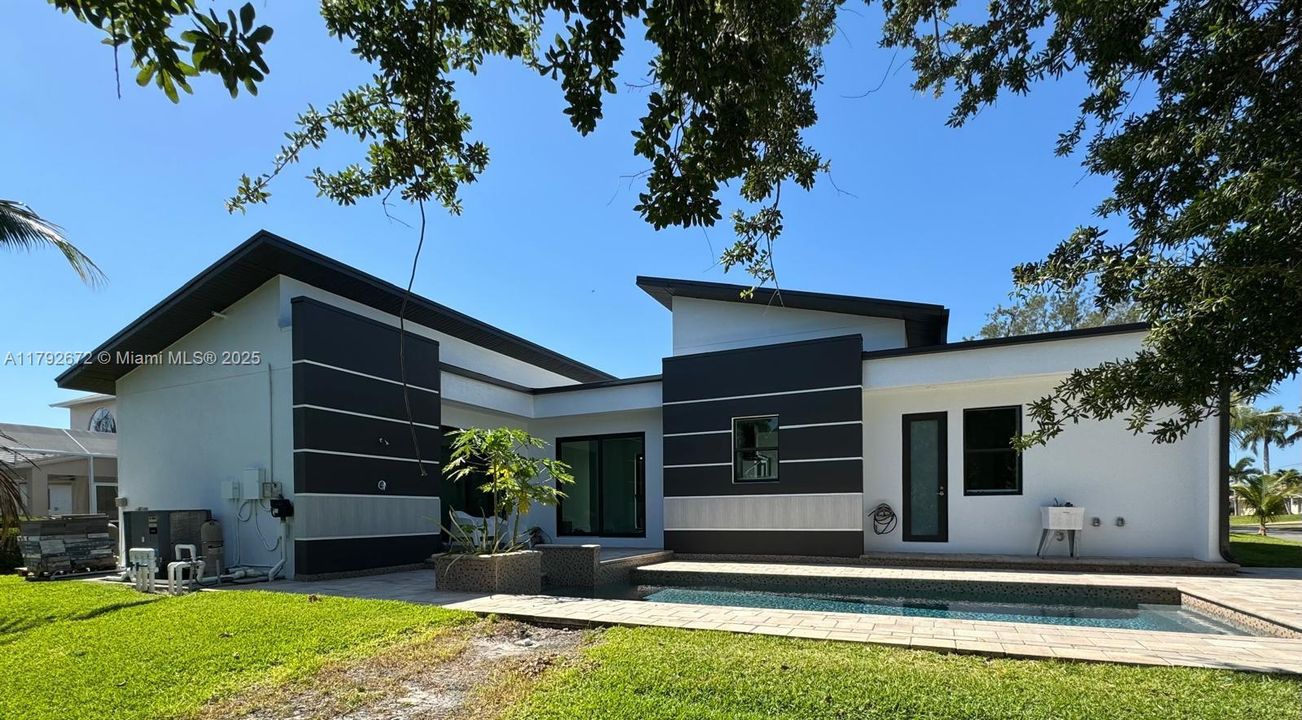 Active With Contract: $575,000 (4 beds, 3 baths, 0 Square Feet)