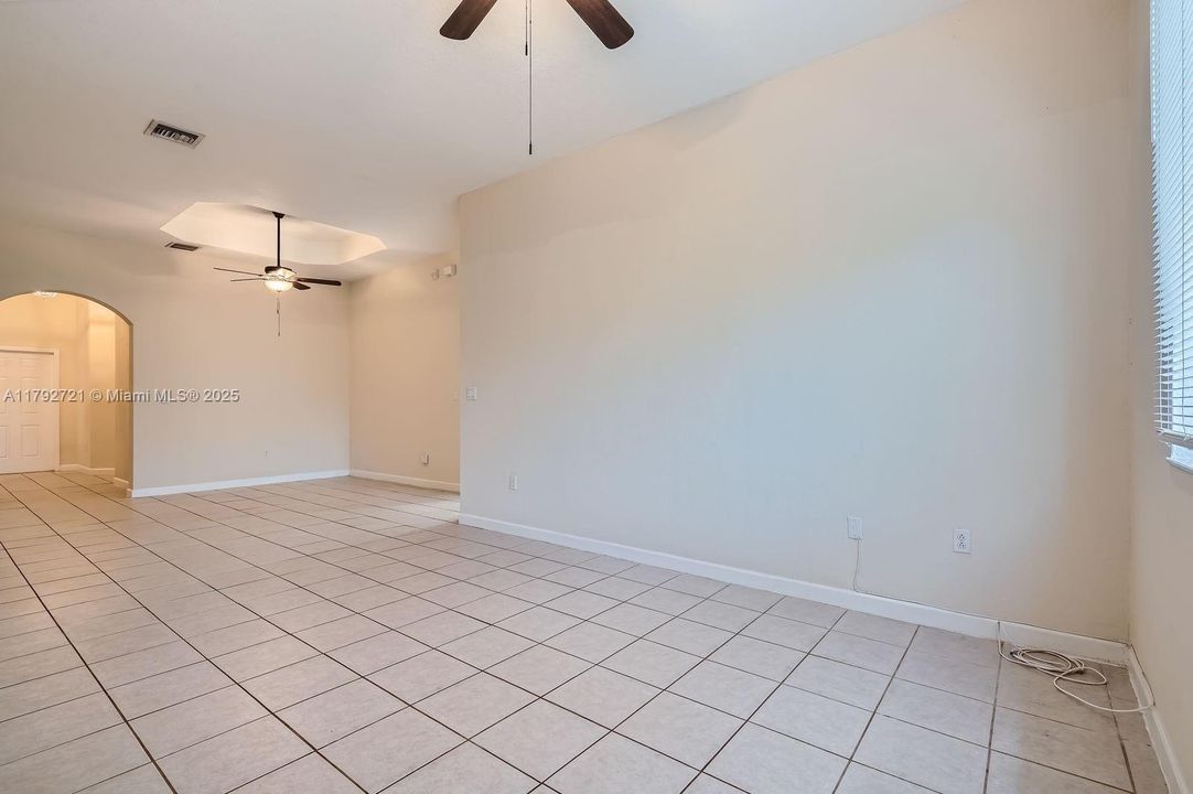 Vendido Recientemente: $525,000 (3 camas, 2 baños, 1760 Pies cuadrados)