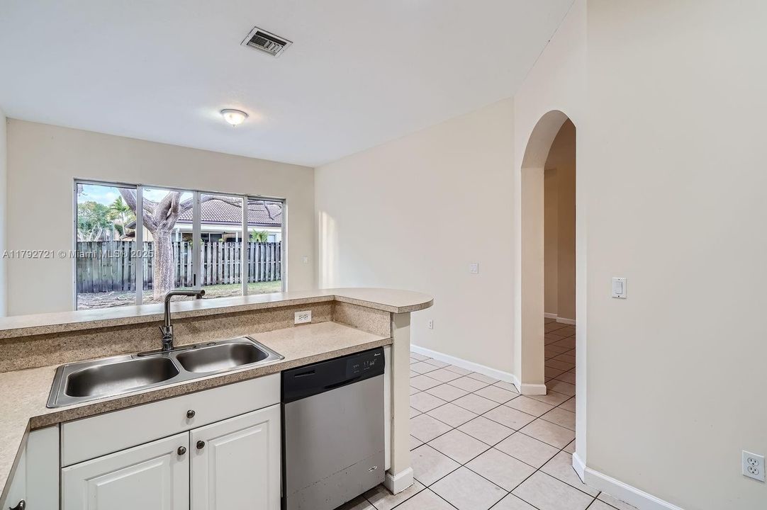 Vendido Recientemente: $525,000 (3 camas, 2 baños, 1760 Pies cuadrados)