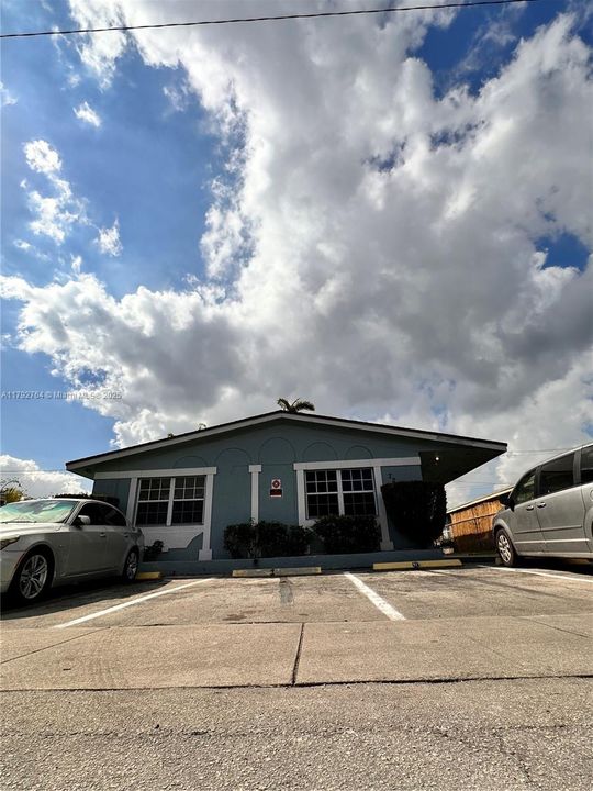 合同活跃: $875,000 (0 贝兹, 0 浴室, 2543 平方英尺)