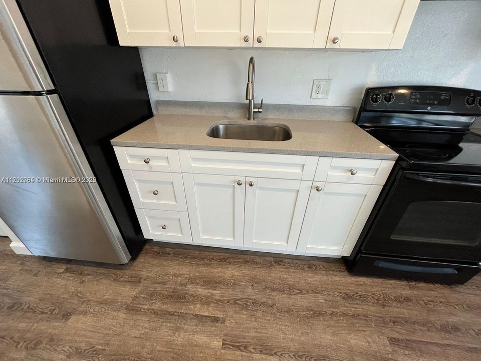 合同活跃: $875,000 (0 贝兹, 0 浴室, 2543 平方英尺)