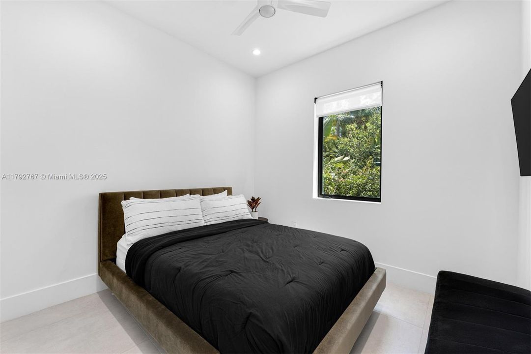 На продажу: $7,000,000 (6 спален, 7 ванн, 5842 Квадратных фут)