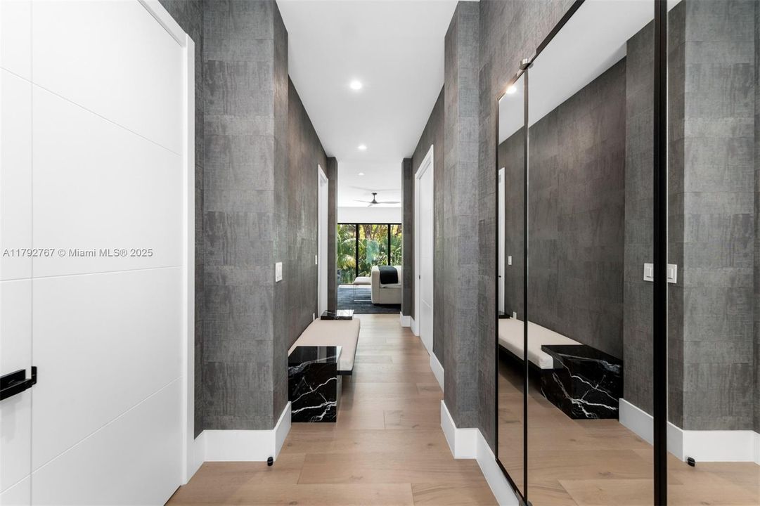 На продажу: $7,000,000 (6 спален, 7 ванн, 5842 Квадратных фут)