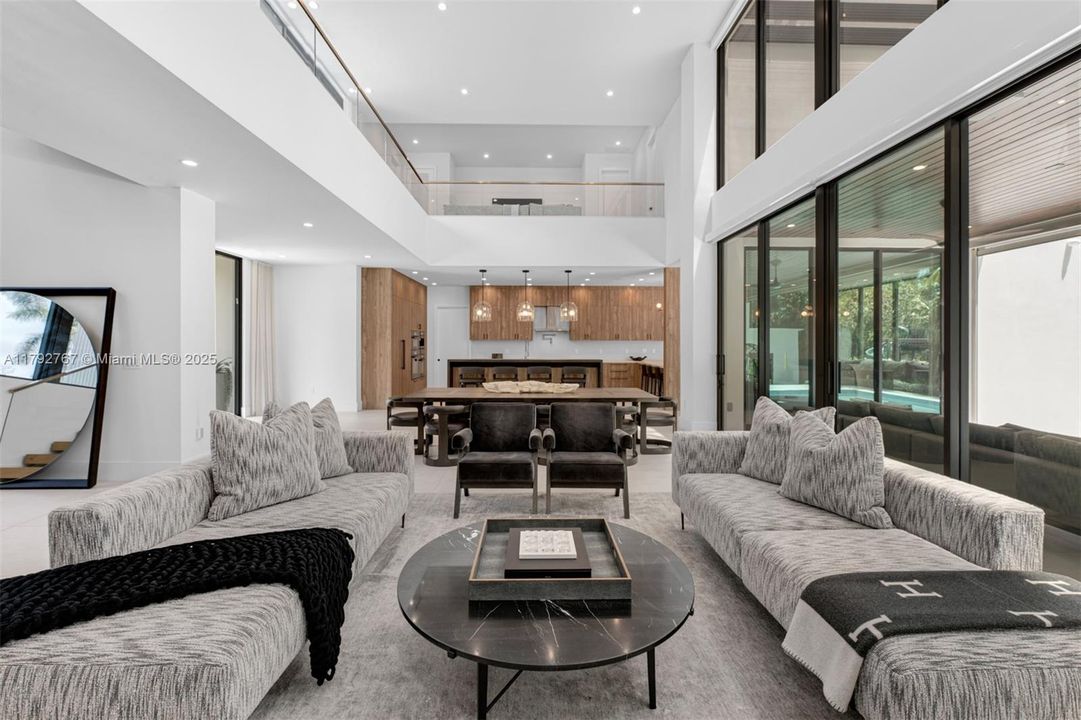 На продажу: $7,000,000 (6 спален, 7 ванн, 5842 Квадратных фут)