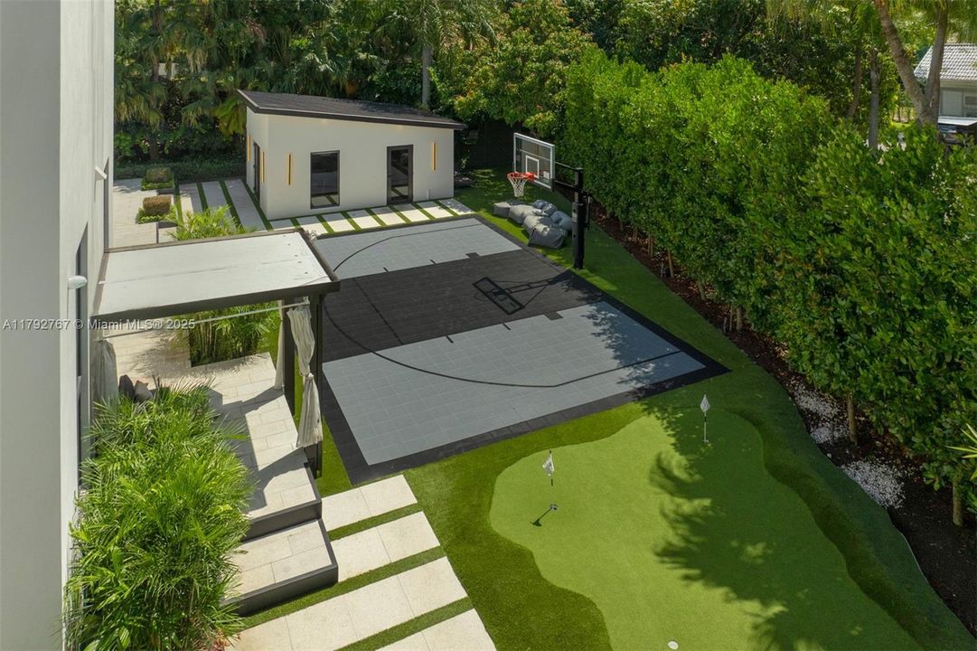 На продажу: $7,000,000 (6 спален, 7 ванн, 5842 Квадратных фут)