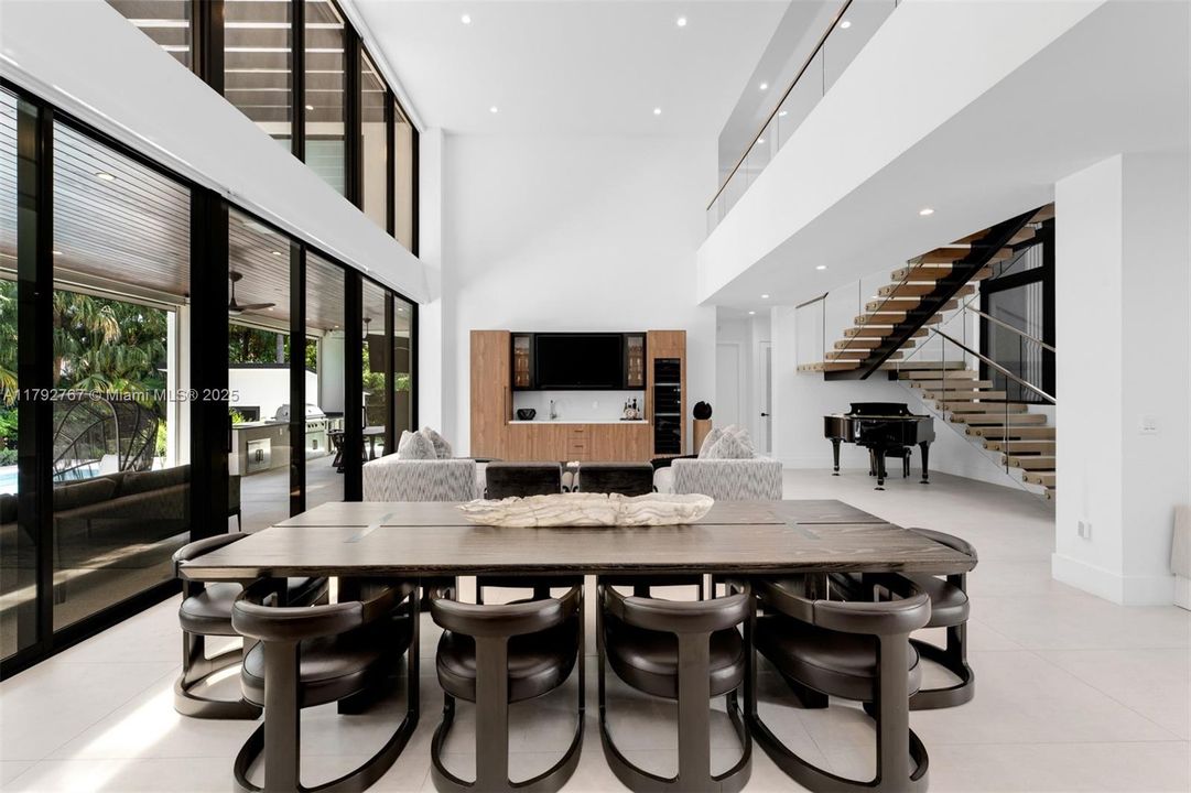 На продажу: $7,000,000 (6 спален, 7 ванн, 5842 Квадратных фут)