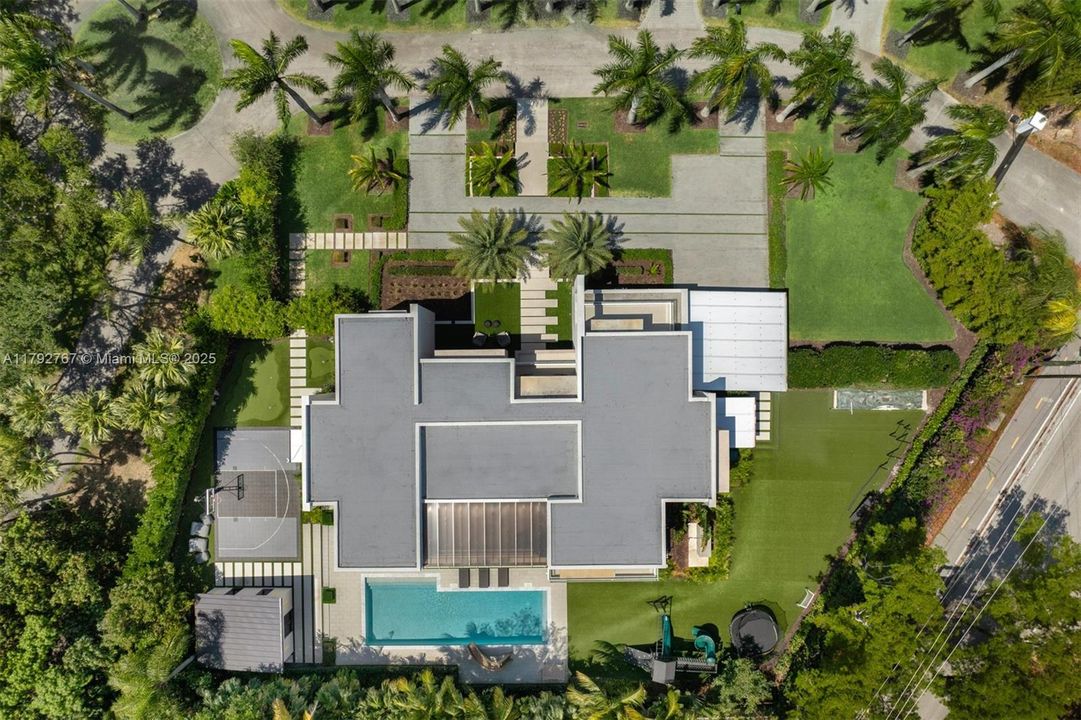 На продажу: $7,000,000 (6 спален, 7 ванн, 5842 Квадратных фут)