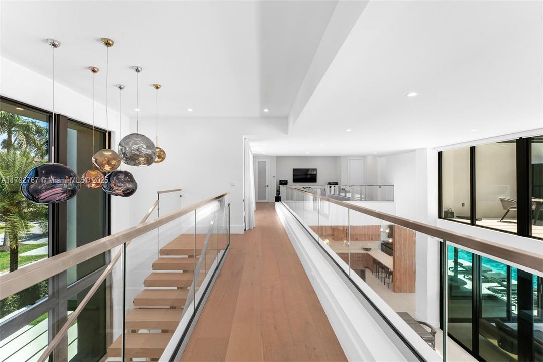 На продажу: $7,000,000 (6 спален, 7 ванн, 5842 Квадратных фут)