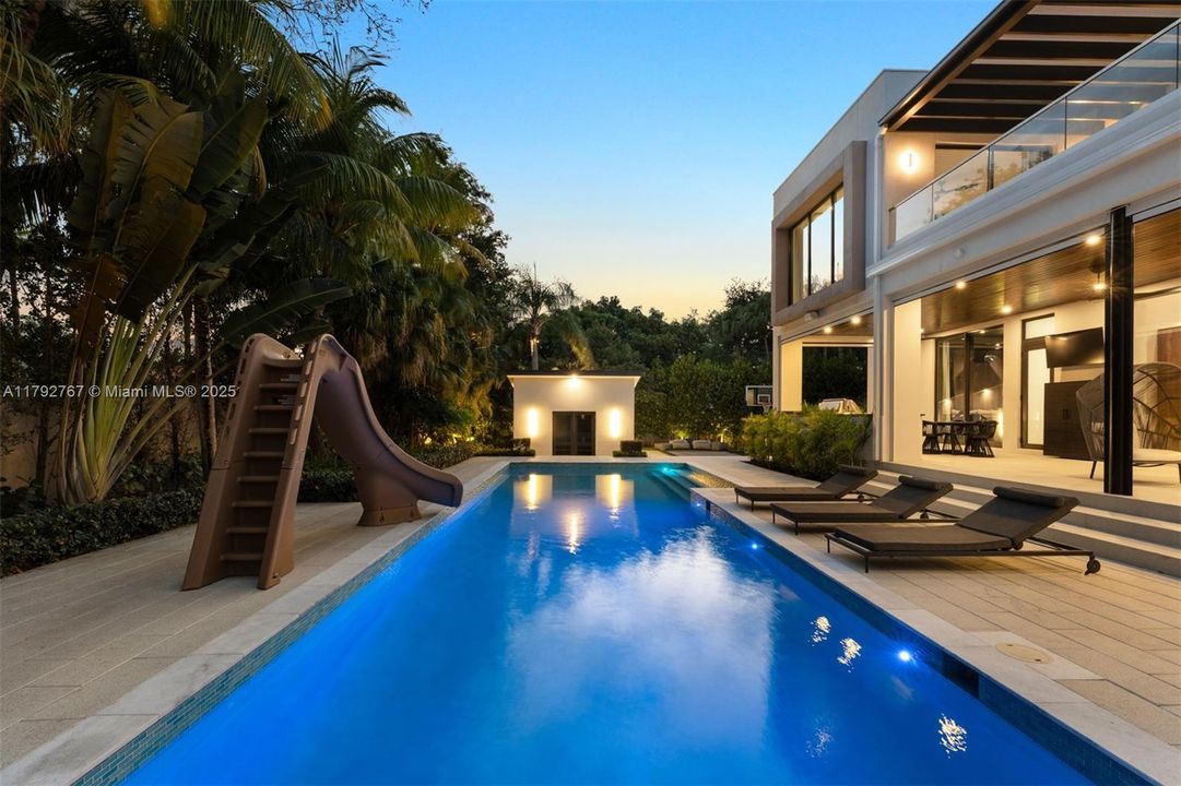 На продажу: $7,000,000 (6 спален, 7 ванн, 5842 Квадратных фут)