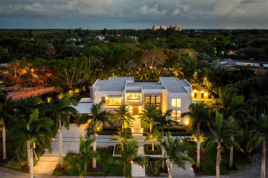 На продажу: $7,000,000 (6 спален, 7 ванн, 5842 Квадратных фут)