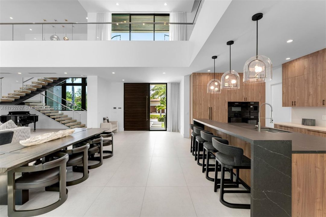 На продажу: $7,000,000 (6 спален, 7 ванн, 5842 Квадратных фут)