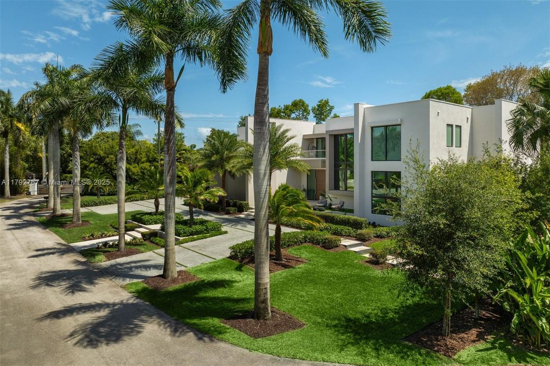 На продажу: $7,000,000 (6 спален, 7 ванн, 5842 Квадратных фут)