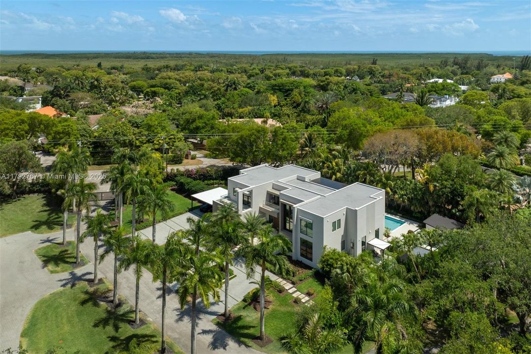 На продажу: $7,000,000 (6 спален, 7 ванн, 5842 Квадратных фут)